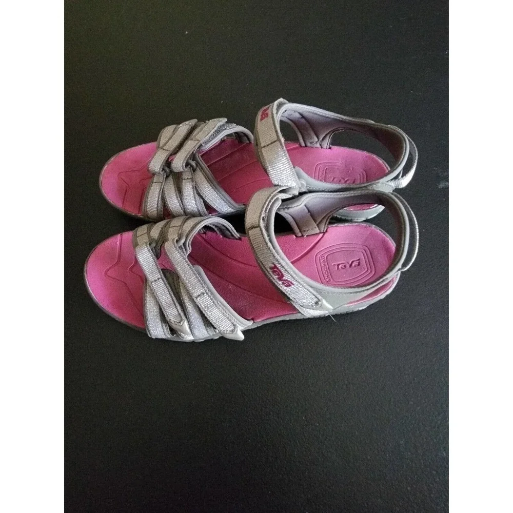 Teva Tirra Girls Sporty Strappy Sandals, Big Girl Size 4 Silver Pink Adjustable